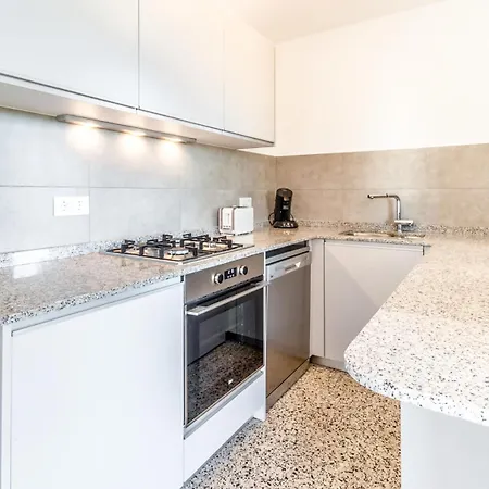 Grifeu 08 - Con Terraza Exterior Жирона